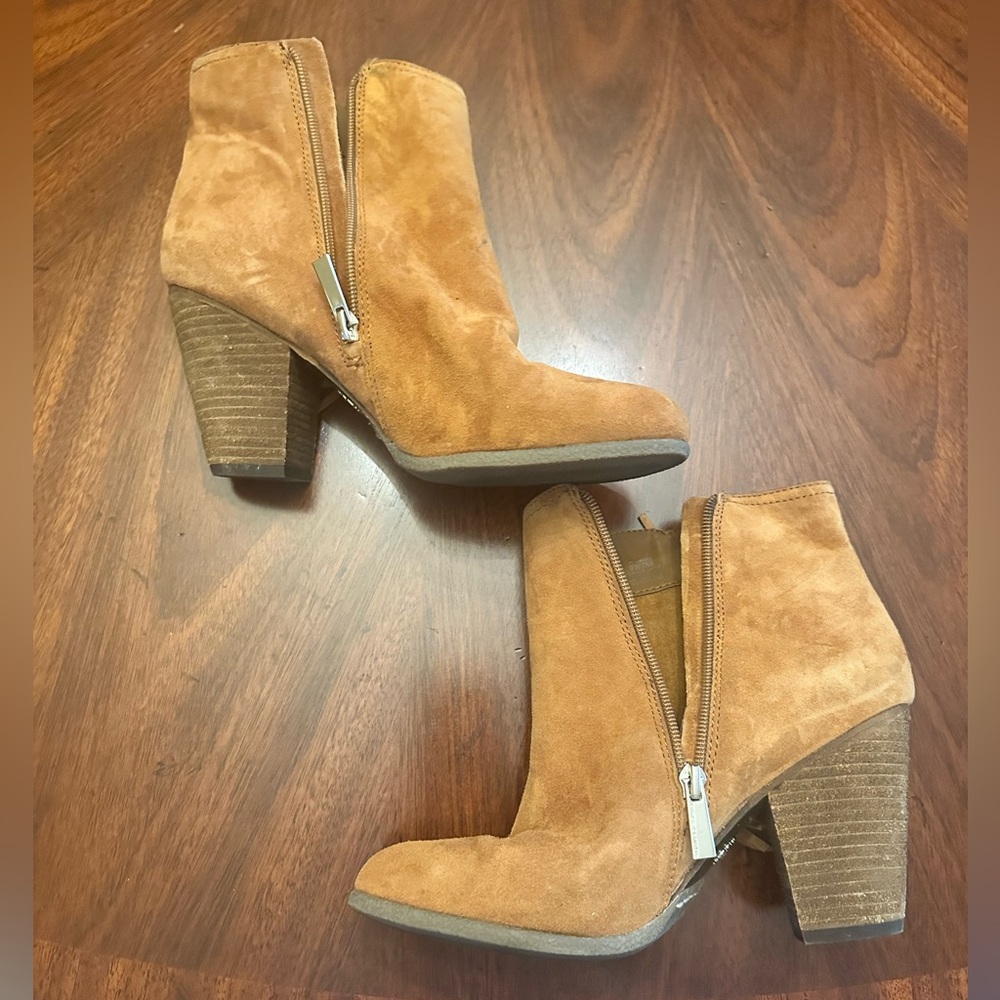 Vince Camuto Tan Cognac Suede Leather Fringe Heeled Ankle Boots, Size 8 - Picture 2 of 5